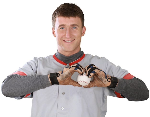 Retrato de joven guapo feliz sentado con el portátil con los brazos extendidos aislado en blanco