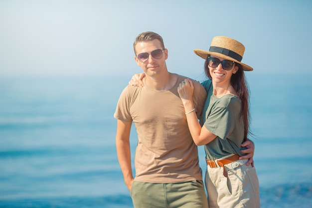 retrato, de, joven, hermoso, pareja, en la playa