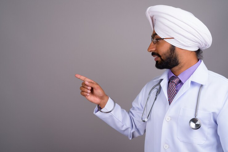 Foto retrato de joven médico sij indio