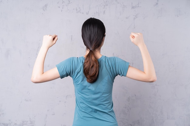 retrato, de, joven, mujer asiática, llevando, gimnasio, equipo