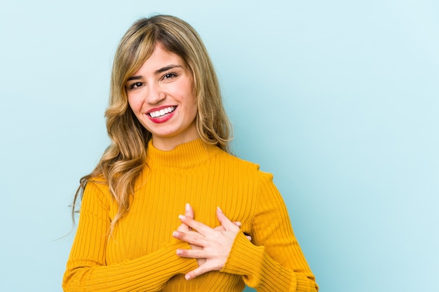 Retrato de una joven mujer bonita