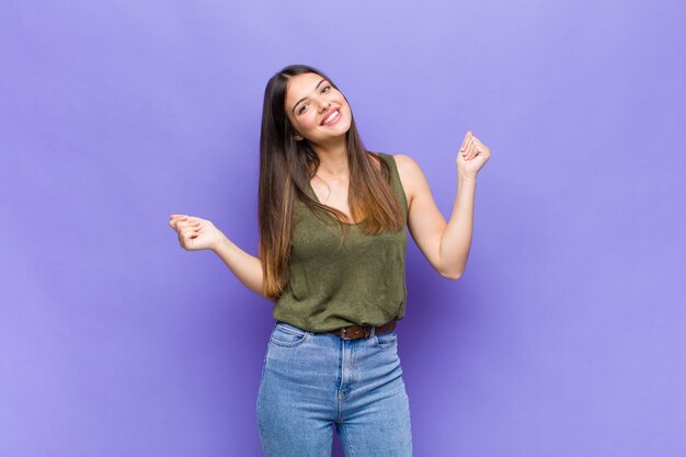 Foto retrato de joven mujer bonita