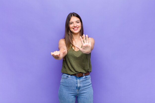 Retrato de joven mujer bonita