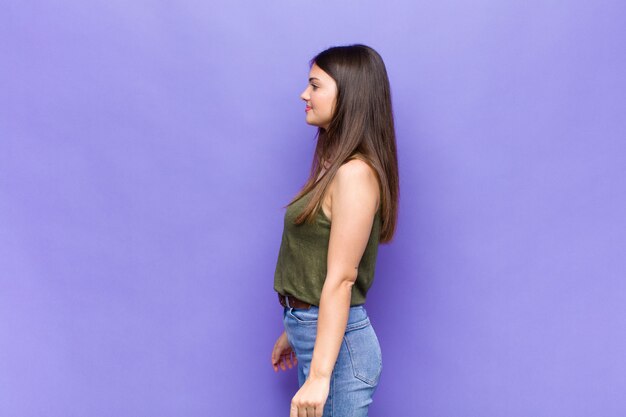 Foto retrato de joven mujer bonita