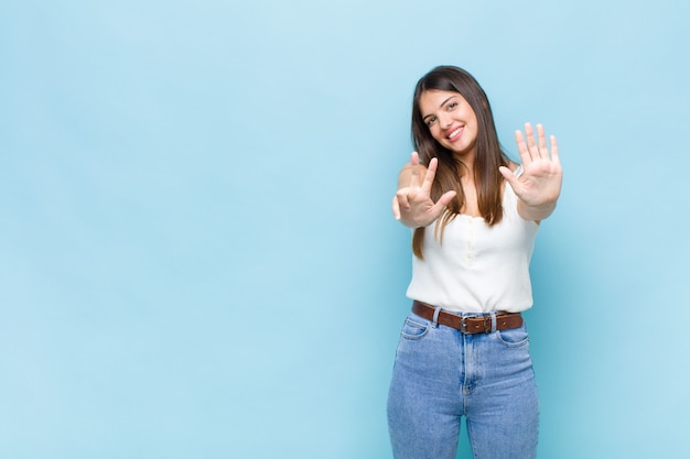 Retrato de joven mujer bonita