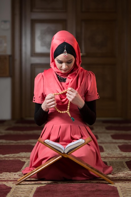 retrato, de, joven, mujer musulmana