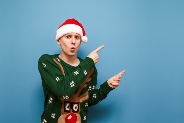 retrato, joven, con, sombrero de navidad