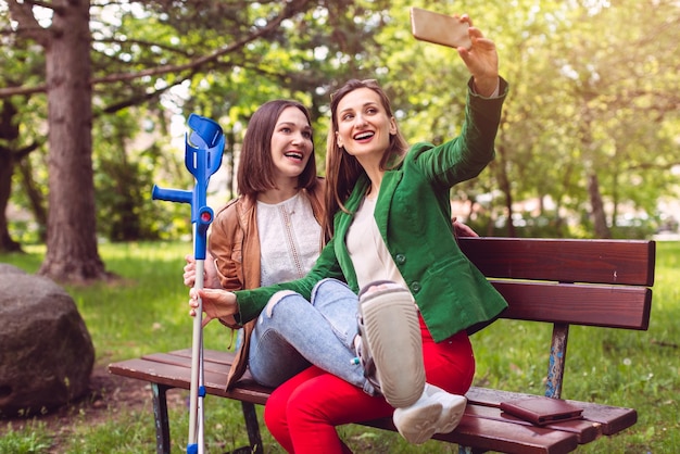 Foto retrato de una joven sonriente