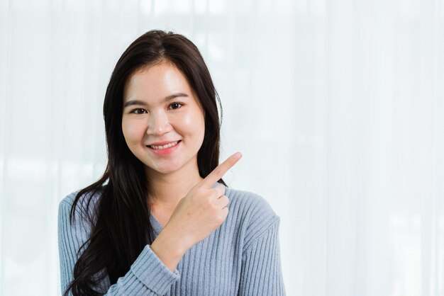 Retrato de una joven sonriente