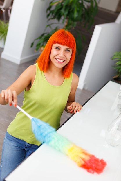 Foto retrato de una joven sonriente