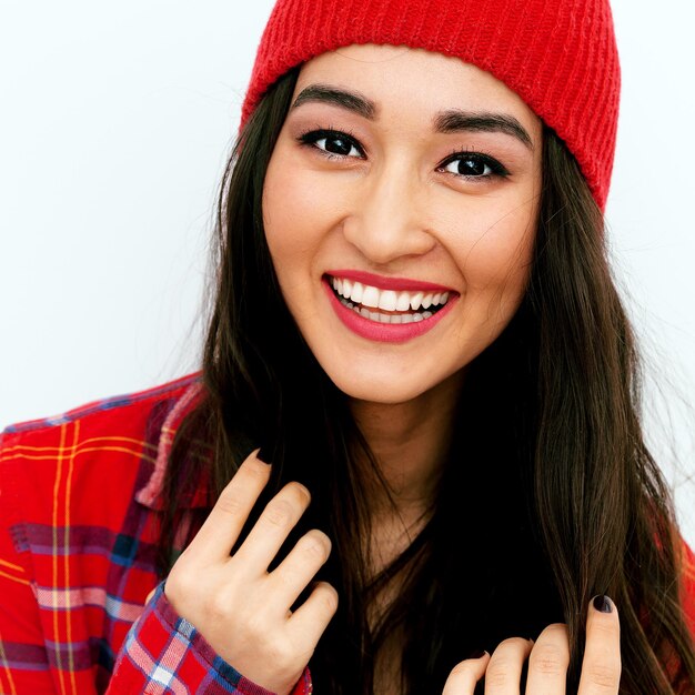 Foto retrato de una joven sonriente