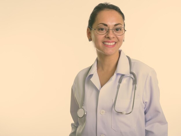 Foto retrato de una joven sonriente