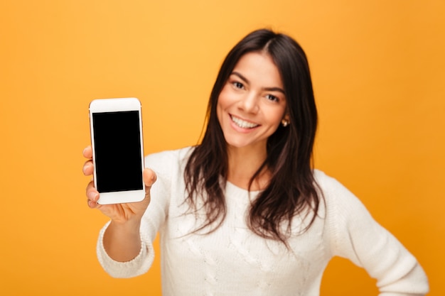 Foto retrato de una joven sonriente