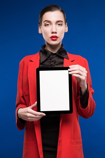 Retrato de una joven con la tableta