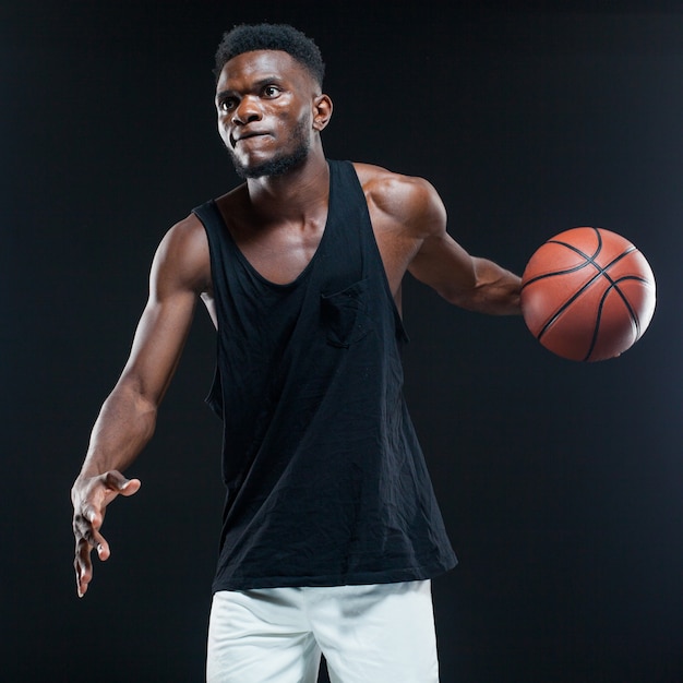 Retrato de jugador de baloncesto masculino afroamericano