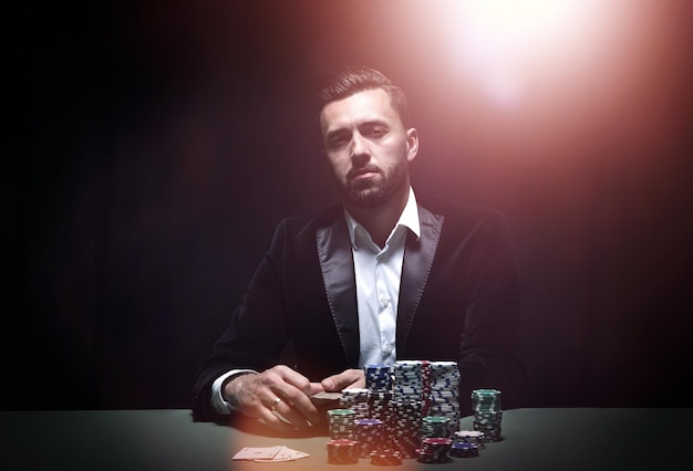 Retrato de un jugador de póquer profesional