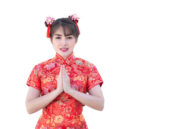 Retrato linda mulher asiática no vestido cheongsam em fundo brancopovo da tailândiafeliz ano novo chinêsconceitofeliz senhora asiática no vestido tradicional chinês