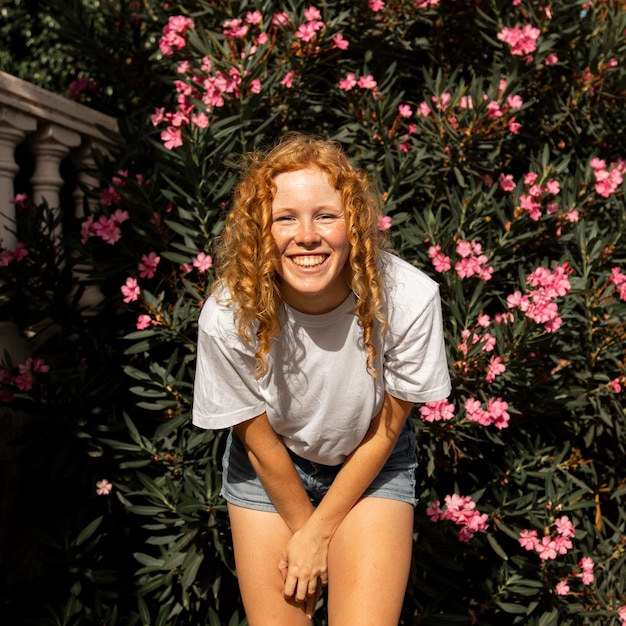 Foto retrato, de, lindo, niña joven, sonriente