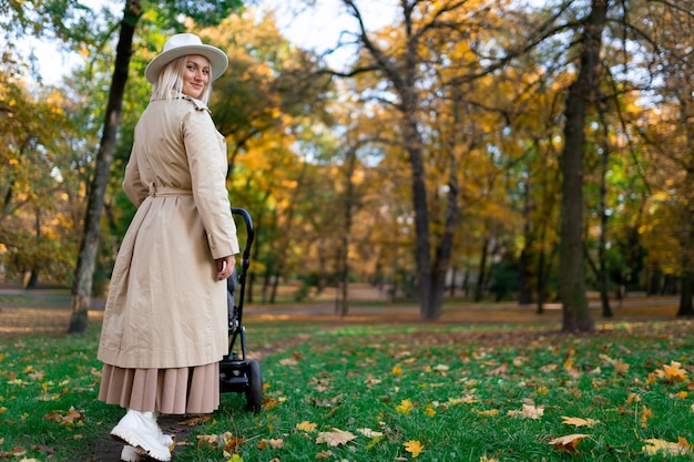 Retrato de madre en el parque