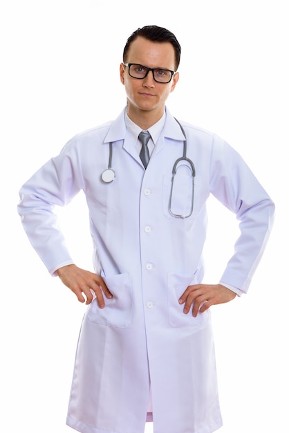 Retrato de médico joven guapo con anteojos