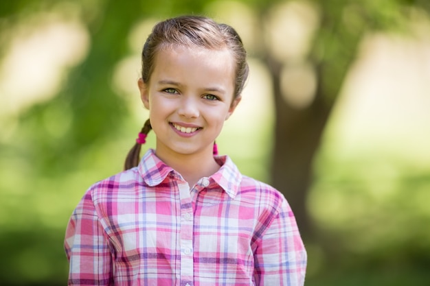 Retrato, menina, sorrindo, parque