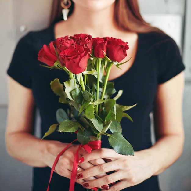 Retrato de moda de mujer sensual joven