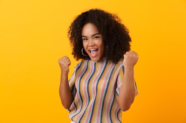 Retrato de una mujer alegre