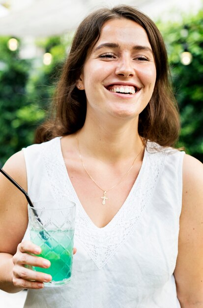 Retrato de una mujer alegre