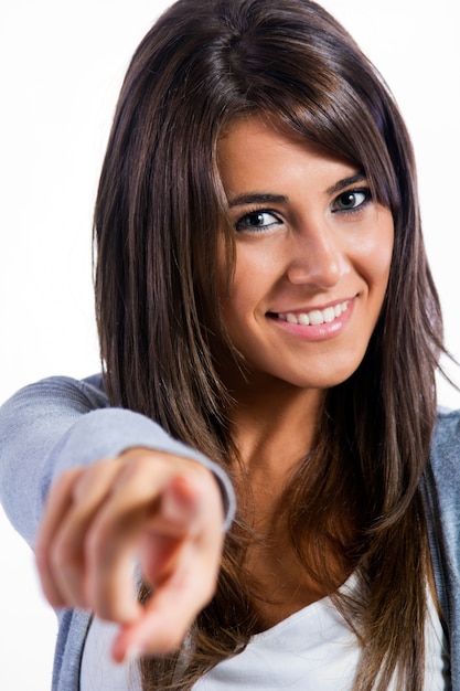 Retrato de mujer apuntando a la cámara