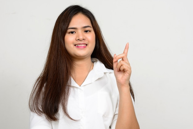 Retrato de mujer asiática hermosa joven feliz