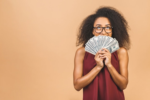 Retrato de mujer con billetes