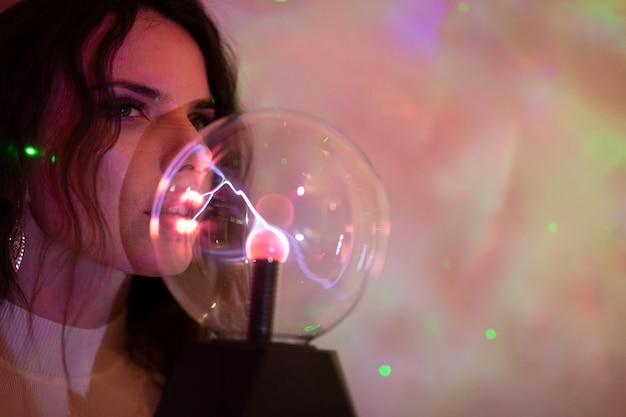 Foto retrato de una mujer con burbujas