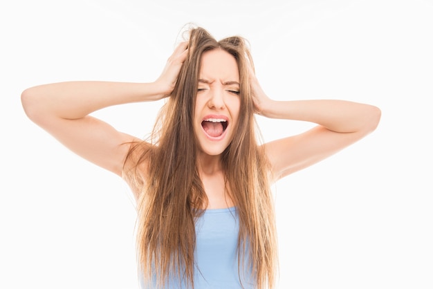 Retrato de una mujer con cabello desordenado