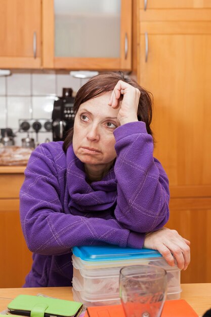 Retrato de una mujer en casa