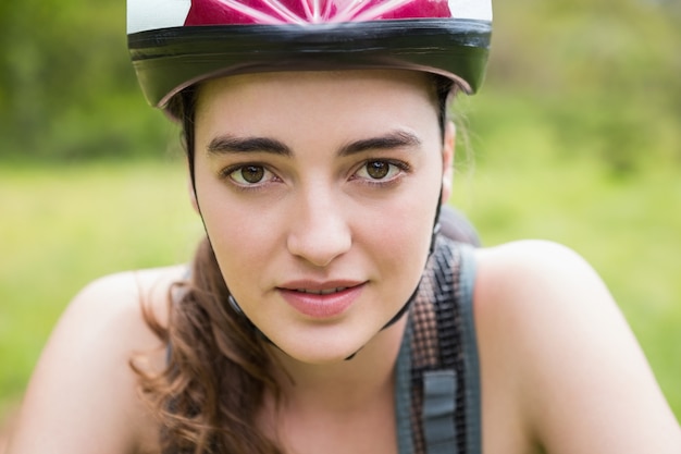 Retrato de mujer con casco