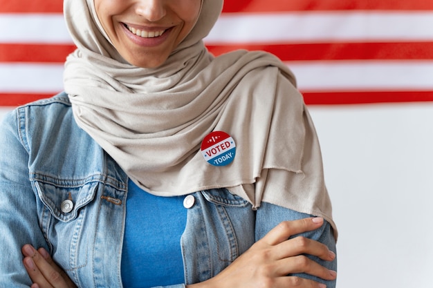 Foto retrato de mujer en el día de registro de votantes