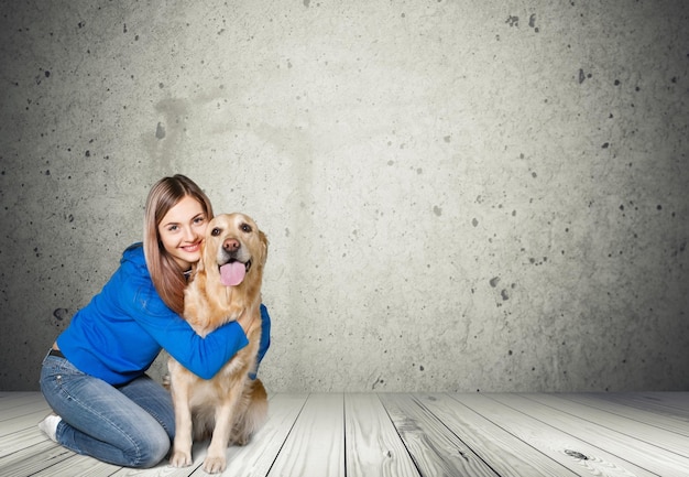 retrato, de, mujer feliz, y, niña, con, un, perro