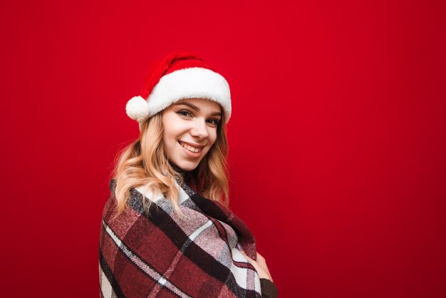 retrato, mujer, con, gorro de santa, y, manta