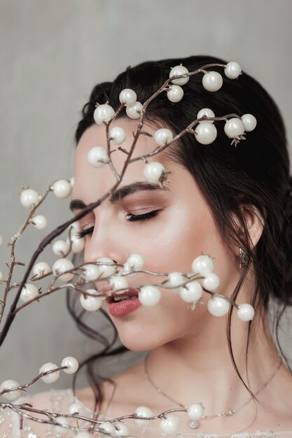 Retrato de mujer hermosa con maquillaje