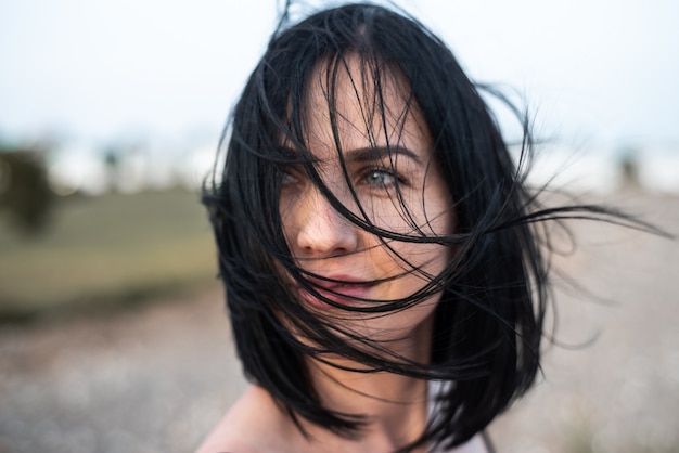 Retrato de mujer hermosa verano