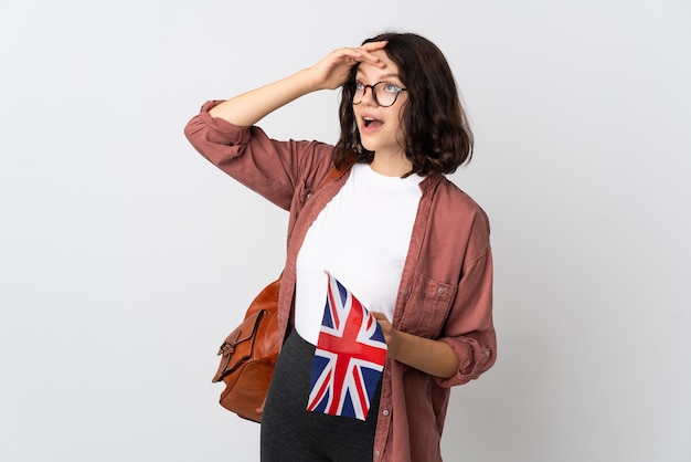 retrato, mujer joven, con, bandera, y, mochila