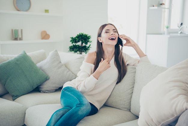 Retrato, mujer joven, en casa