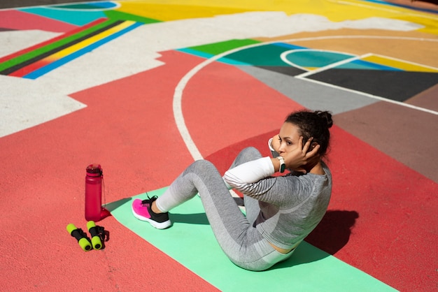 retrato, mujer joven, entrenamiento