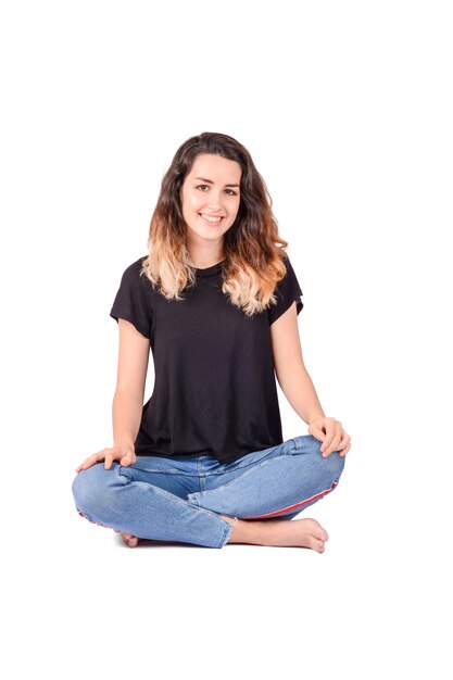 Foto retrato de mujer joven en un estudio