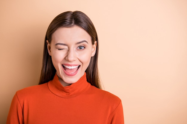 Retrato de mujer joven hermosa de cerca