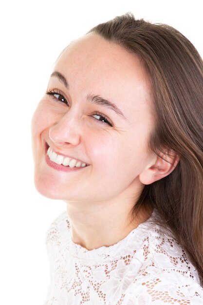 Retrato de una mujer joven con una hermosa sonrisa felicidad