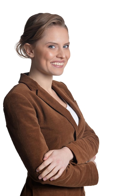 Retrato de mujer joven sonriente mirando a la cámara