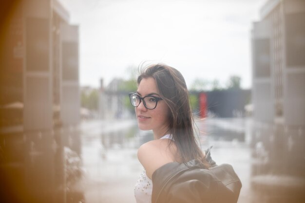 Foto retrato de una mujer joven