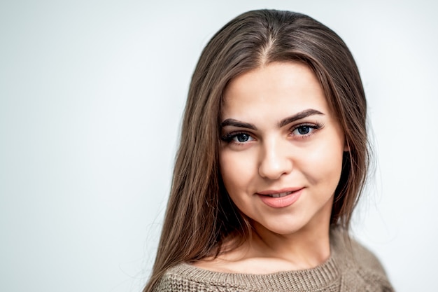 Foto retrato de mujer joven