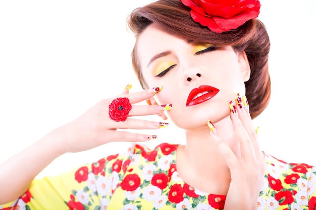 Retrato de una mujer con labios rojos